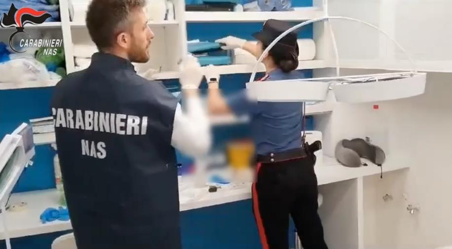 Esercitava come chirurgo ma senza avere alcun titolo: un arresto nel Reggino images Esercitava come chirurgo ma senza avere alcun titolo: un arresto nel Reggino