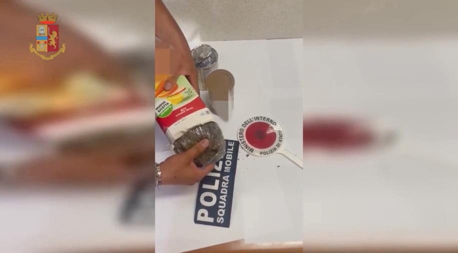 Vibo, nascondeva la droga in confezioni di alimenti e bevande: arrestato (VIDEO) images Vibo, nascondeva la droga in confezioni di alimenti e bevande: arrestato (VIDEO)