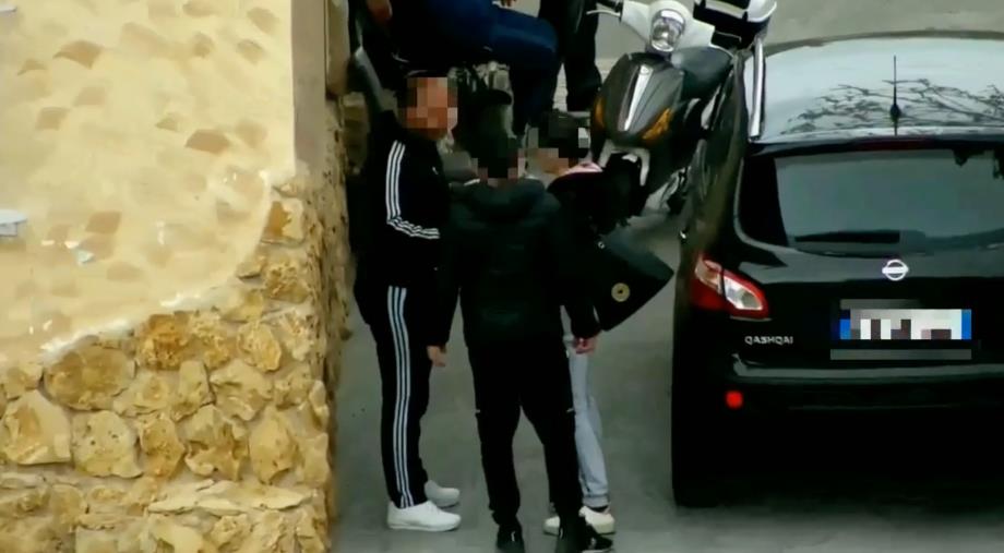 Blitz nel Crotonese, cessioni di droga ad ogni ora del giorno e della notte (I NOMI) images Blitz nel Crotonese, cessioni di droga ad ogni ora del giorno e della notte (I NOMI)