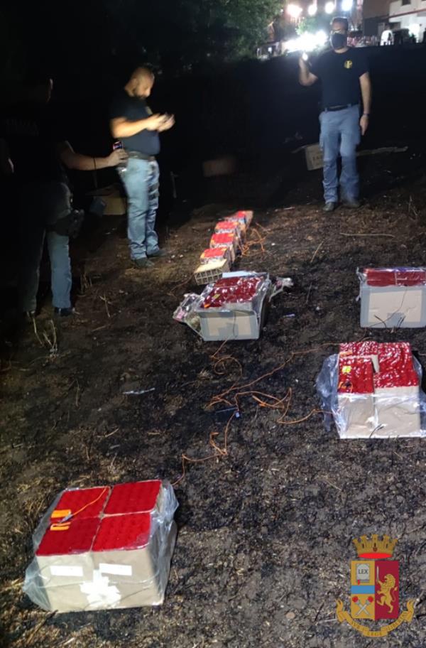 Zambrone. Spettacolo pirotecnico abusivo per la festa della Santa Patrona: sequestrati 100 kg di botti images Zambrone. Spettacolo pirotecnico abusivo per la festa della Santa Patrona: sequestrati 100 kg di botti