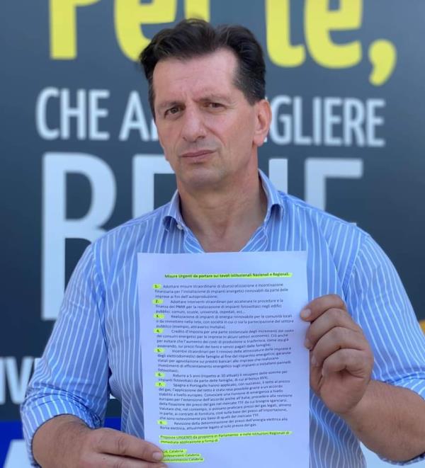 images Caro bollette, Sgrò chiama a raccolta gli imprenditori soveratesi: "Pronti a scendere in piazza"