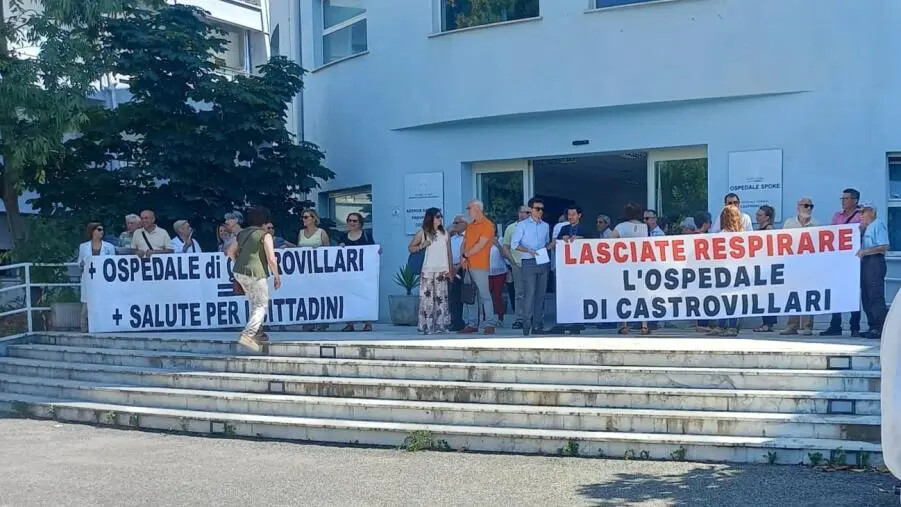 Quarto sit-in a Castrovillari, Laghi: “Un ospedale che non può operare non è un ospedale” images Quarto sit-in a Castrovillari, Laghi: “Un ospedale che non può operare non è un ospedale”