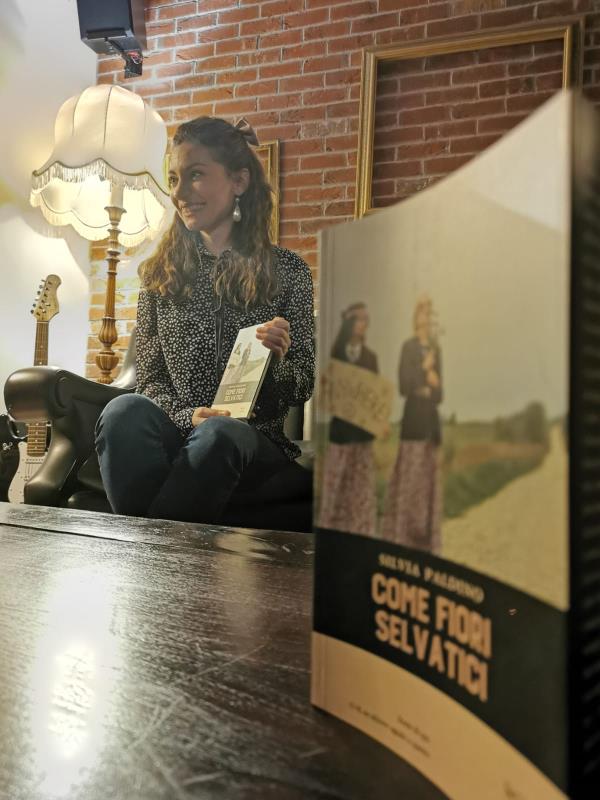 Presentato a Roma “Come fiori selvatici”, il libro di Silvia Paldino: uno scrigno pieno di emozioni! images Presentato a Roma “Come fiori selvatici”, il libro di Silvia Paldino: uno scrigno pieno di emozioni!