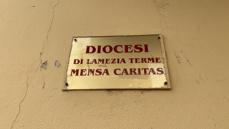 La Caritas di Lamezia Terme in visita al campo Rom di Scordovillo images La Caritas di Lamezia Terme in visita al campo Rom di Scordovillo