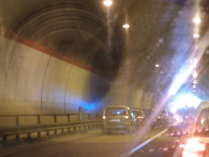 images Flash. Tamponamento all'interno di una galleria a Catanzaro: traffico a rilento