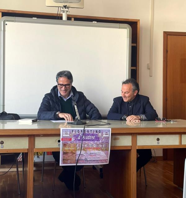 Il Liceo classico di Lamezia incontra lo scrittore Antonio Cannone images Il Liceo classico di Lamezia incontra lo scrittore Antonio Cannone