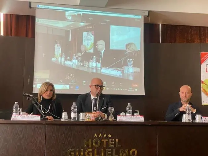 images Catanzaro, terza tappa de 'La Tazzina della Legalità': gli studenti degli Istituti superiori tra i protagonisti
