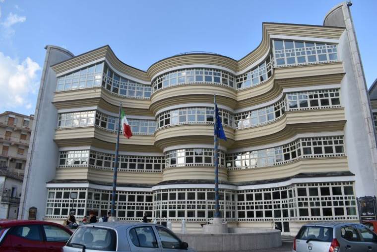 images Ventennale del teatro Politeama di Catanzaro, il 20 dicembre sarà svelato il manifesto originale di Smoe