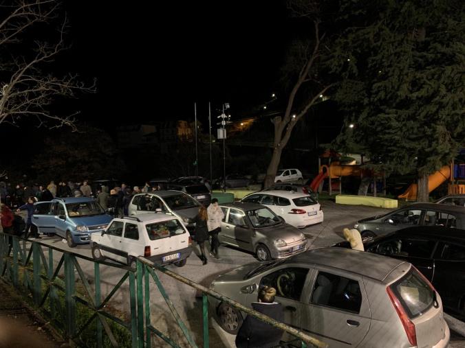 Il terremoto "segna" i volti della gente. In Presila si sceglie di trascorrere la notte per strada (VIDEO) images Il terremoto "segna" i volti della gente. In Presila si sceglie di trascorrere la notte per strada (VIDEO)