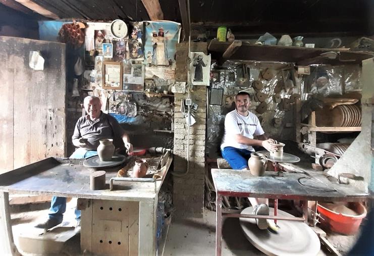 La storia del ceramista Tommaso Papillo di Gerocarne, il coraggio di restare in bottega (VIDEO) images La storia del ceramista Tommaso Papillo di Gerocarne, il coraggio di restare in bottega (VIDEO)