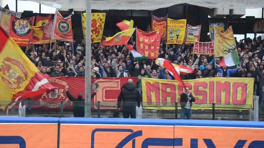 images Tifo violento, 36 ultras giallorossi assolti e 1 condannato per gli scontri del 2018 a Catania