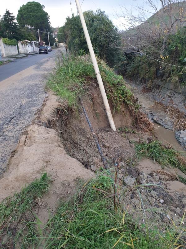 Maltempo Catanzaro, Riccio: "Via Izzi de Falenta in frana e le stelle stanno a guardare . . " images Maltempo Catanzaro, Riccio: "Via Izzi de Falenta in frana e le stelle stanno a guardare . . "