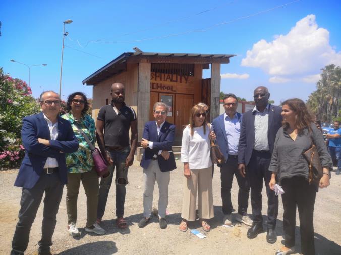 images Tendopoli di San Ferdinando: per Saccomanno, Iwobi e Sbai è una "situazione inumana e non più ammissibile"