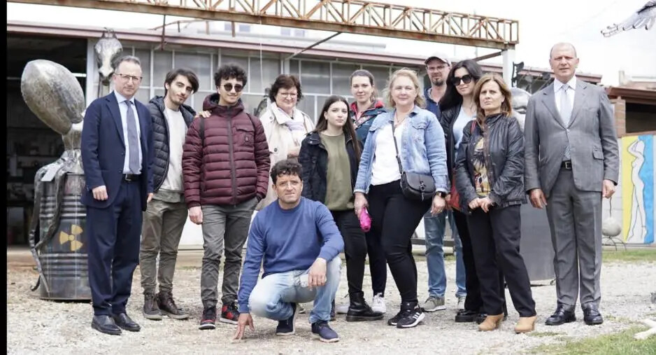 images Docenti e dirigenti scolastici in mobilità Erasmus+ in visita al laboratorio d’arte di Nuccio Loreti
