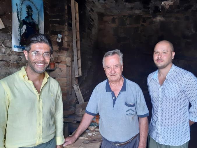 L’originalità delle terrecotte di Gerocarne nell’arte del maestro Rocco Cunsolo (VIDEO) images L’originalità delle terrecotte di Gerocarne nell’arte del maestro Rocco Cunsolo (VIDEO)