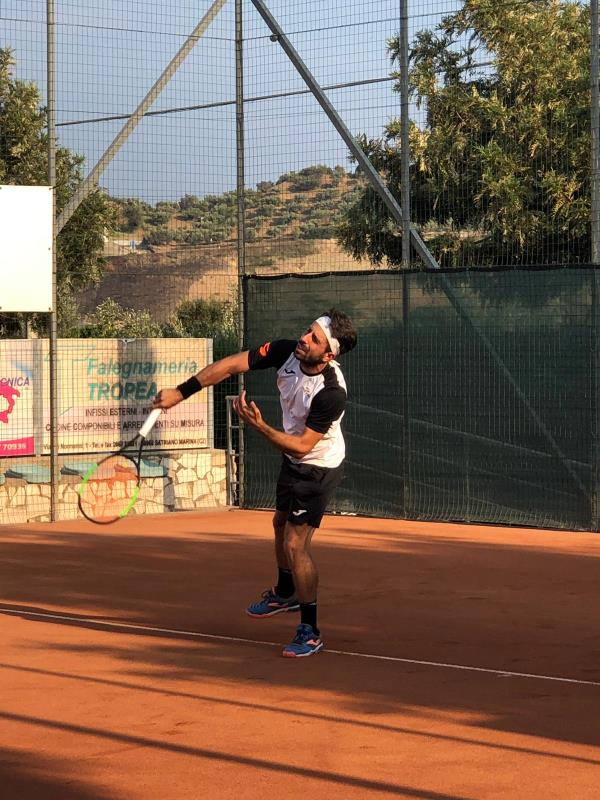 images Black out lampioni a Squillace superiore. Strade per qualche ora al buio 