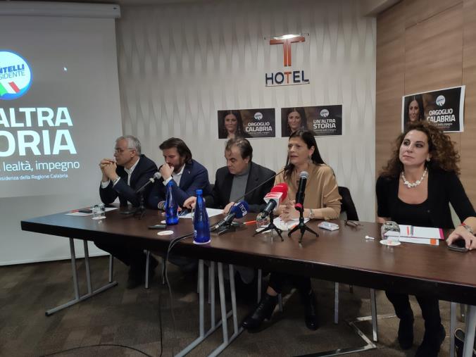 Regionali. Il centrodestra con sei liste a sostegno di Jole Santelli (NOMI E SIMBOLI) images Regionali. Il centrodestra con sei liste a sostegno di Jole Santelli (NOMI E SIMBOLI)