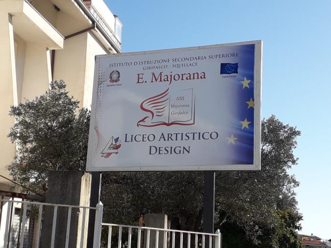 Squillace, nella zona Lido installata l'insegna del Liceo artistico. Imminente il trasloco images Squillace, nella zona Lido installata l'insegna del Liceo artistico. Imminente il trasloco