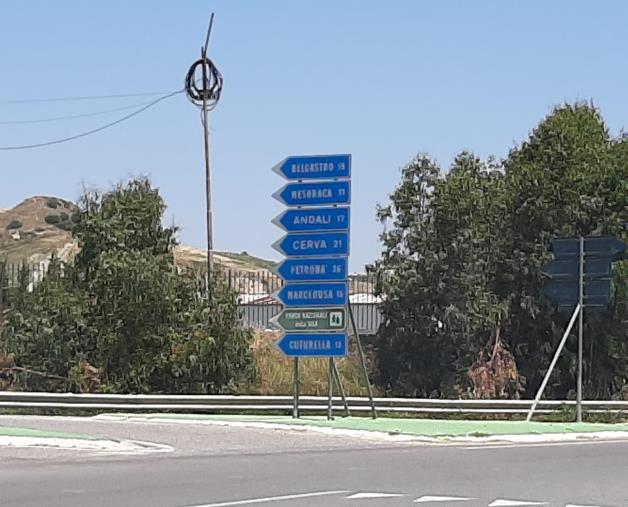 images I Comuni di Botricello e di Belcastro all'Anas: "Servono le rotonde ai bivi di Marcedusa e Fieri"