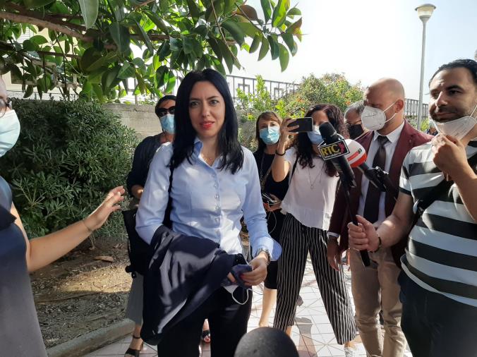 Il ministro Azzolina a Catanzaro: "Poteri speciali agli amministratori per i lavori". Calvosa (Usr): "Tavolo tecnico aperto da tempo" (VIDEO) images Il ministro Azzolina a Catanzaro: "Poteri speciali agli amministratori per i lavori". Calvosa (Usr): "Tavolo tecnico aperto da tempo" (VIDEO)