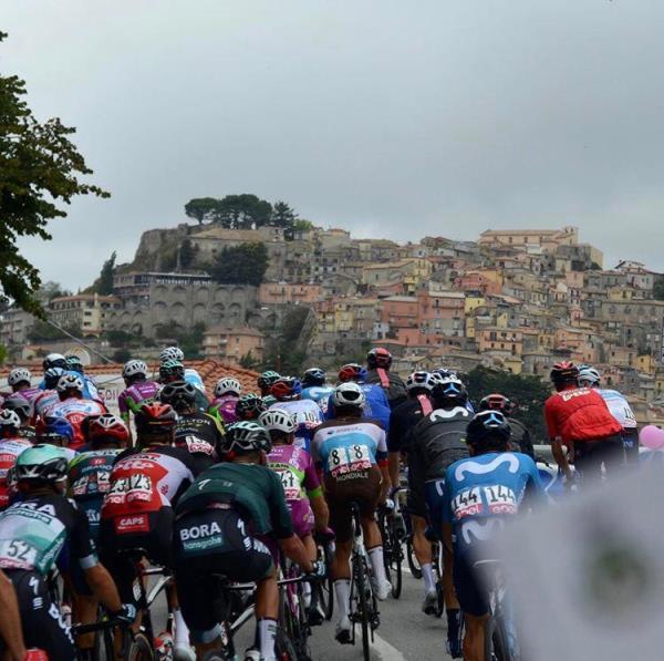 images Il Giro d'Italia. Tiriolo e il suo essere la "Cortina del Sud". Il vicesindaco  Balsamo: "Momento indimenticabile"