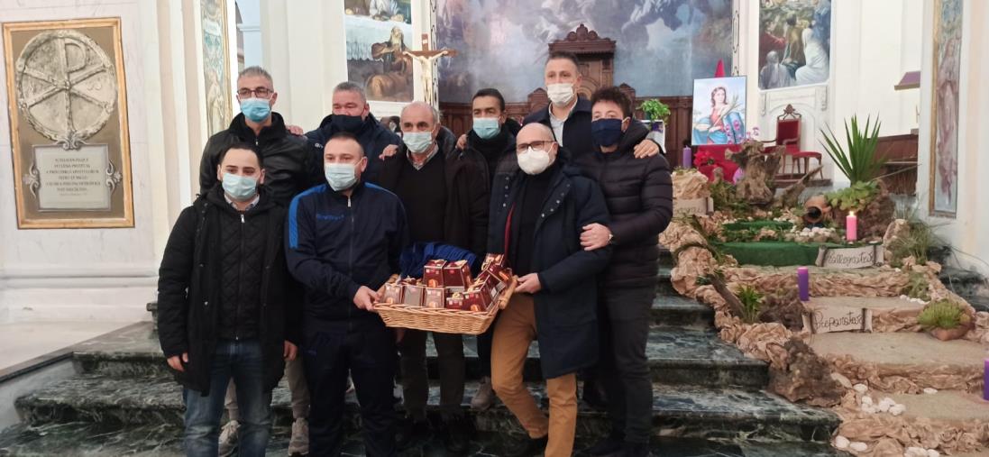 images Il centro di analisi Fleming ha donato un defibrillatore all'Asd Skylletion di Squillace (VIDEO)