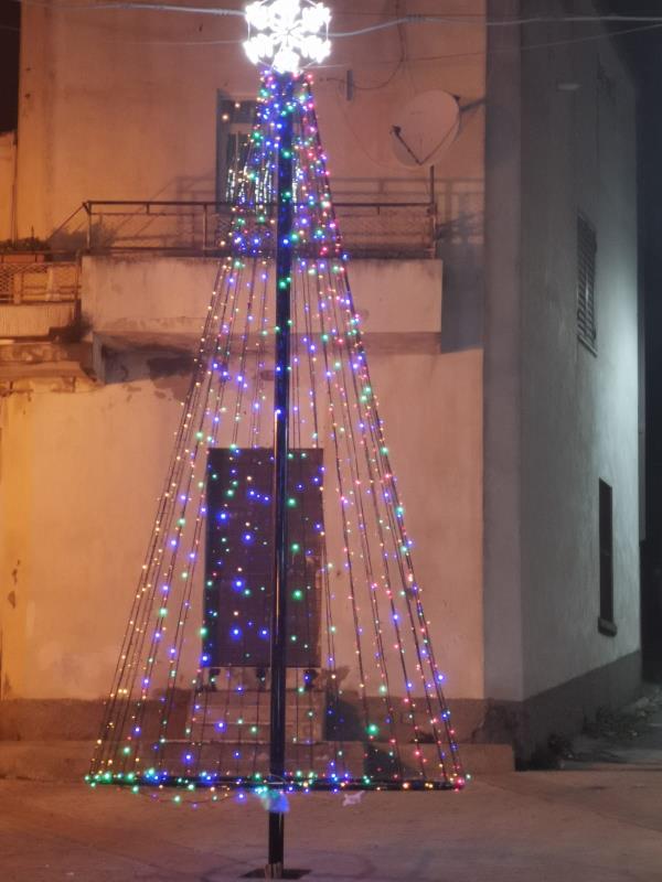 Cropani. Anche la frazione Cuturella è pronta ad accogliere il Natale con l'abete che brilla di amore e di speranza images Cropani. Anche la frazione Cuturella è pronta ad accogliere il Natale con l'abete che brilla di amore e di speranza