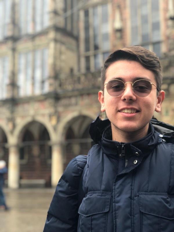 Scuola. Lo studente catanzarese Davide Pio Scicchitano: "Vogliamo ripartire, ma in sicurezza" images Scuola. Lo studente catanzarese Davide Pio Scicchitano: "Vogliamo ripartire, ma in sicurezza"