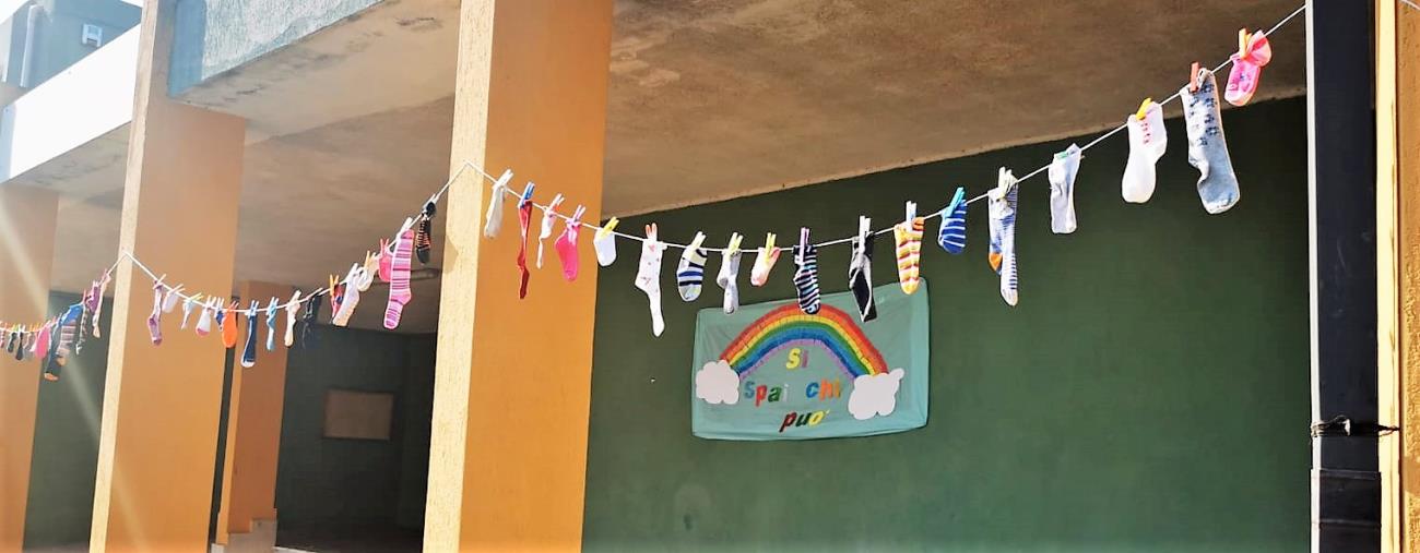 Giornata dei calzini spaiati: l'Istituto Comprensivo Mattia Preti di Catanzaro si colora di messaggi speciali images Giornata dei calzini spaiati: l'Istituto Comprensivo Mattia Preti di Catanzaro si colora di messaggi speciali