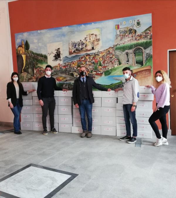 Sersale. Il Rotaract Club Cropani dona generi alimentari per le famiglie in difficoltà images Sersale. Il Rotaract Club Cropani dona generi alimentari per le famiglie in difficoltà