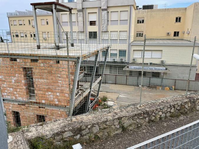 images Soverato. Azzurra Ranieri (Udc) chiede la demolizione del manufatto incompleto che crea disagi vicino l'Ospedale civile 