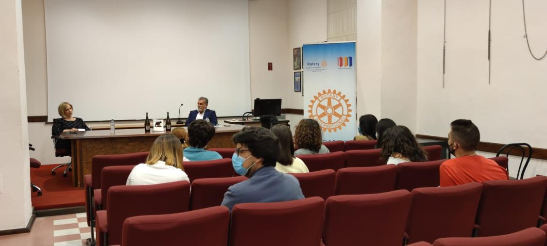 images "Libri & bollicine". Presentati i "bisbigli del cuore" del catanzarese Maurizio Gimigliano