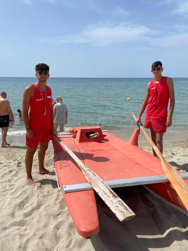 images Cropani. Si accascia sulla spiaggia priva di sensi, giovane salvata da 2 bagnini: "Sono stati 10 interminabili minuti" 
