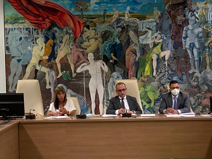 images Il presidente della commissione anti 'Ndrangheta  Antonio De Caprio incontra le associazioni di categoria