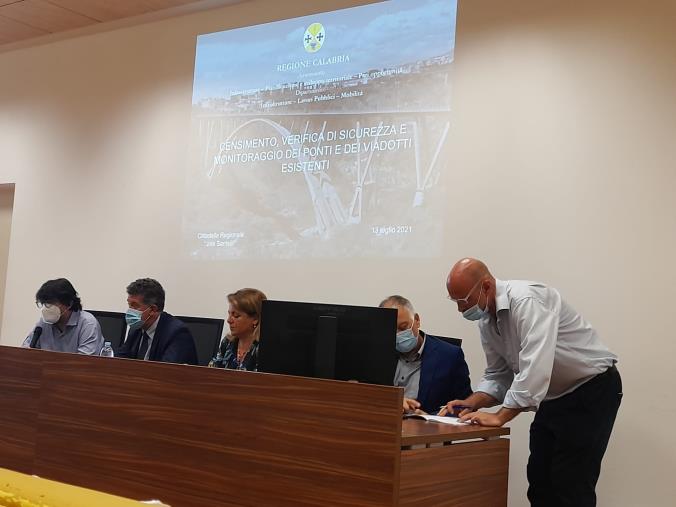 images Stanziati 65 milioni per gli interventi sui ponti della Calabria per la messa in sicurezza: "Non saranno sufficienti"