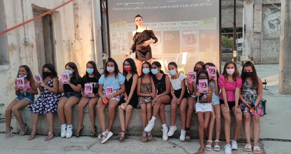 images Libri & bollicine. I "7 segreti" che l'influencer Aurora Celli racconta nel  libro presentato a Soverato