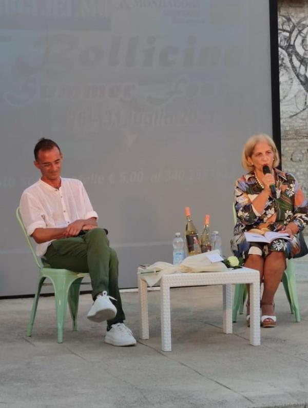 images Libri & bollicine. A Soverato si conclude l'edizione estiva con il libro di Mauro Lo Castro