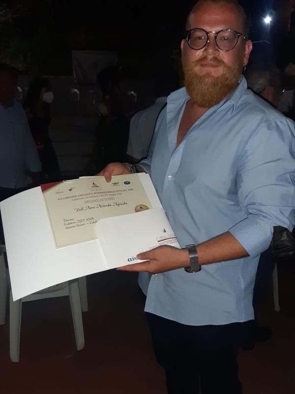 Lamezia Terme. Concorso Enologico Internazionale "Città del Vino": Il Vanitas bianco Dell'Aera vince la medaglia d'oro images Lamezia Terme. Concorso Enologico Internazionale "Città del Vino": Il Vanitas bianco Dell'Aera vince la medaglia d'oro