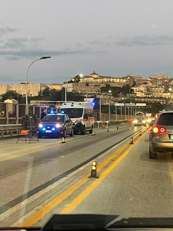 Catanzaro. Voleva buttarsi dal Ponte Morandi: i carabinieri sventano un tentato suicidio images Catanzaro. Voleva buttarsi dal Ponte Morandi: i carabinieri sventano un tentato suicidio