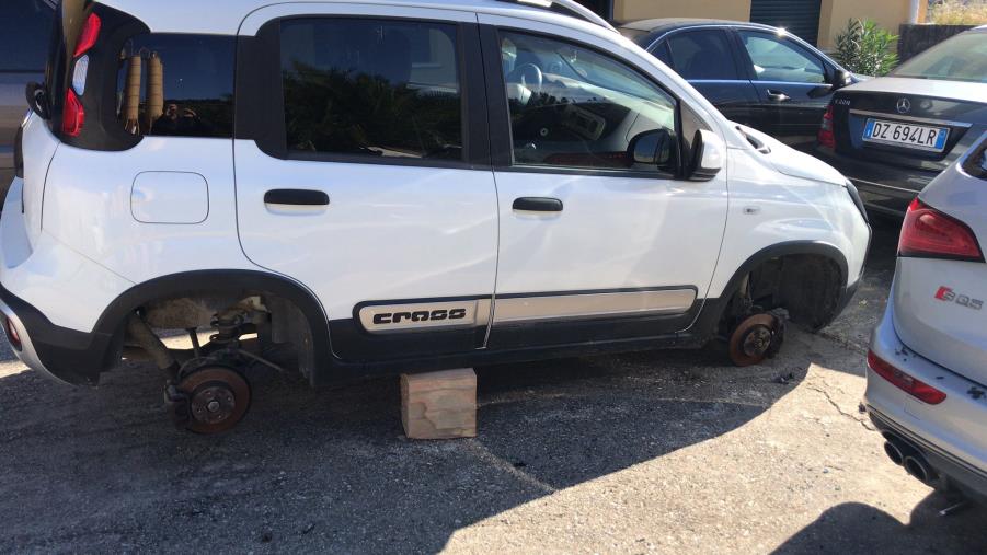 Catanzaro. Maxi furto al cementificio dei Lobello: portato via materiale per oltre 100mila euro (FOTO) images Catanzaro. Maxi furto al cementificio dei Lobello: portato via materiale per oltre 100mila euro (FOTO)