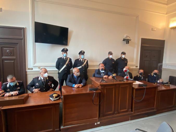 images Catanzaro. Lo spaccio è un affare di famiglia: telecamere e minori per controllare il mercato della droga (I NOMI)  

