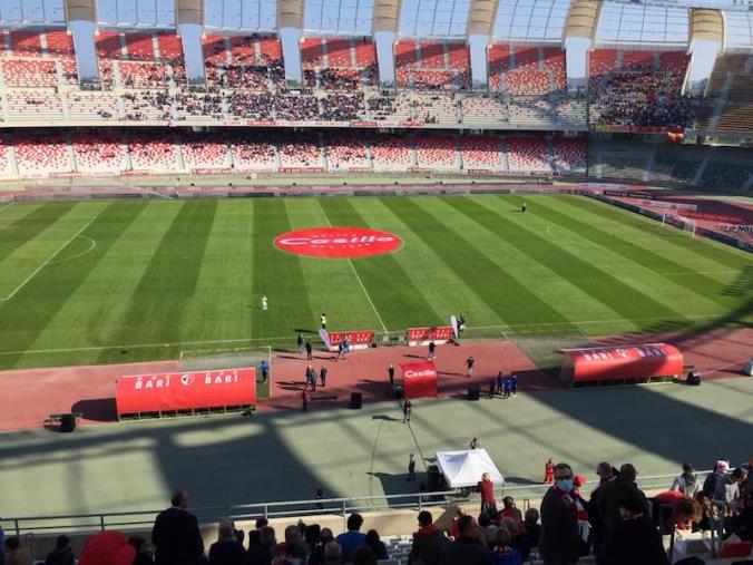images Bari e Catanzaro in campo alle 14: le formazioni ufficiali