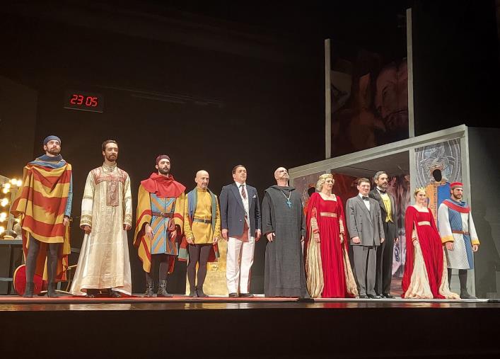 Catanzaro, andato in scena "Enrico IV" di Pirandello: con Lo Monaco si scava nell'animo umano images Catanzaro, andato in scena "Enrico IV" di Pirandello: con Lo Monaco si scava nell'animo umano