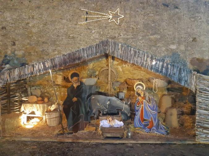 images A Le Castella torna la magia del presepe isolitano, allestito davanti al fortino aragonese