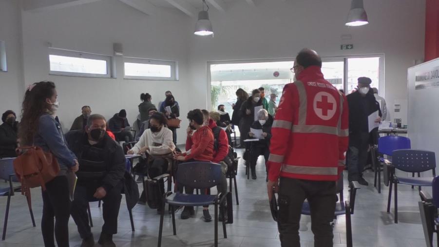 Vaccini, anche l'hub di Davoli prosegue a pieno ritmo, con circa 300 inoculazioni al giorno images Vaccini, anche l'hub di Davoli prosegue a pieno ritmo, con circa 300 inoculazioni al giorno