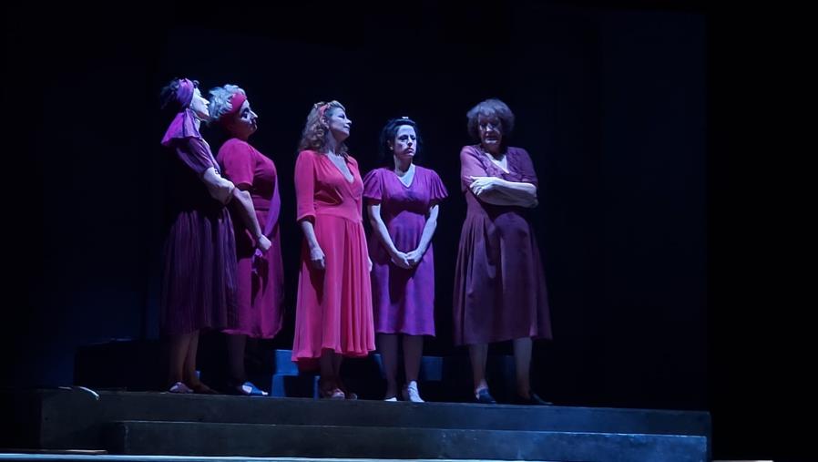 images AMA Calabria, Amanda Sandrelli sul palco con  "Lisistrata”: “Fate l'amore e non fate la guerra”