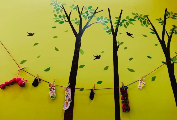 images A Cosenza l'asilo "L'isola che non c'era" celebra la giornata dei calzini spaiati