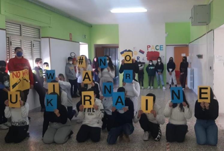 images Petronà, l'I.C. Corrado Alvaro dice "Sì alla pace, No alla guerra!"