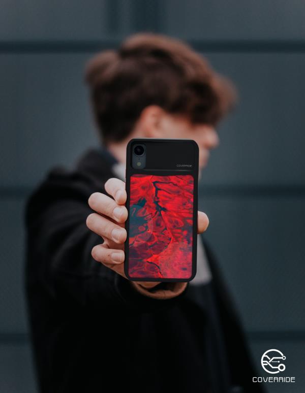 images Da Catanzaro arriva Coverride, la cover elettronica per smartphone
