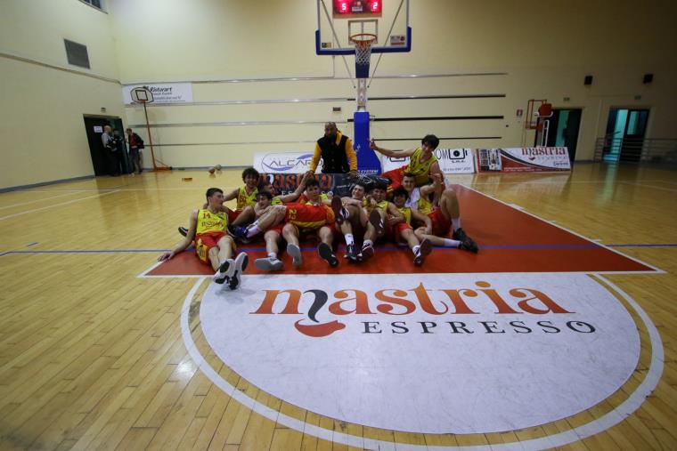 Basket, la Mastria Espresso under 19 conquista il titolo di campione regionale e vola all’interzona images Basket, la Mastria Espresso under 19 conquista il titolo di campione regionale e vola all’interzona